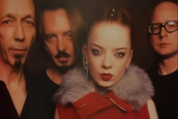 Tulis Pesan Berempati untuk Indonesia, Makna Unggahan Band Garbage Justru Disorot