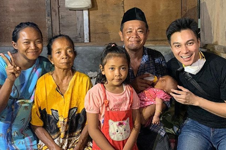 Baim Wong bertemu Nurul Mukminin, sopir angkot yang menjadi viral lantaran membawa bayinya, Bilqis Choirun Nisa, yang masih berusia 3,5 bulan saat bekerja sebagai sopir angkot.