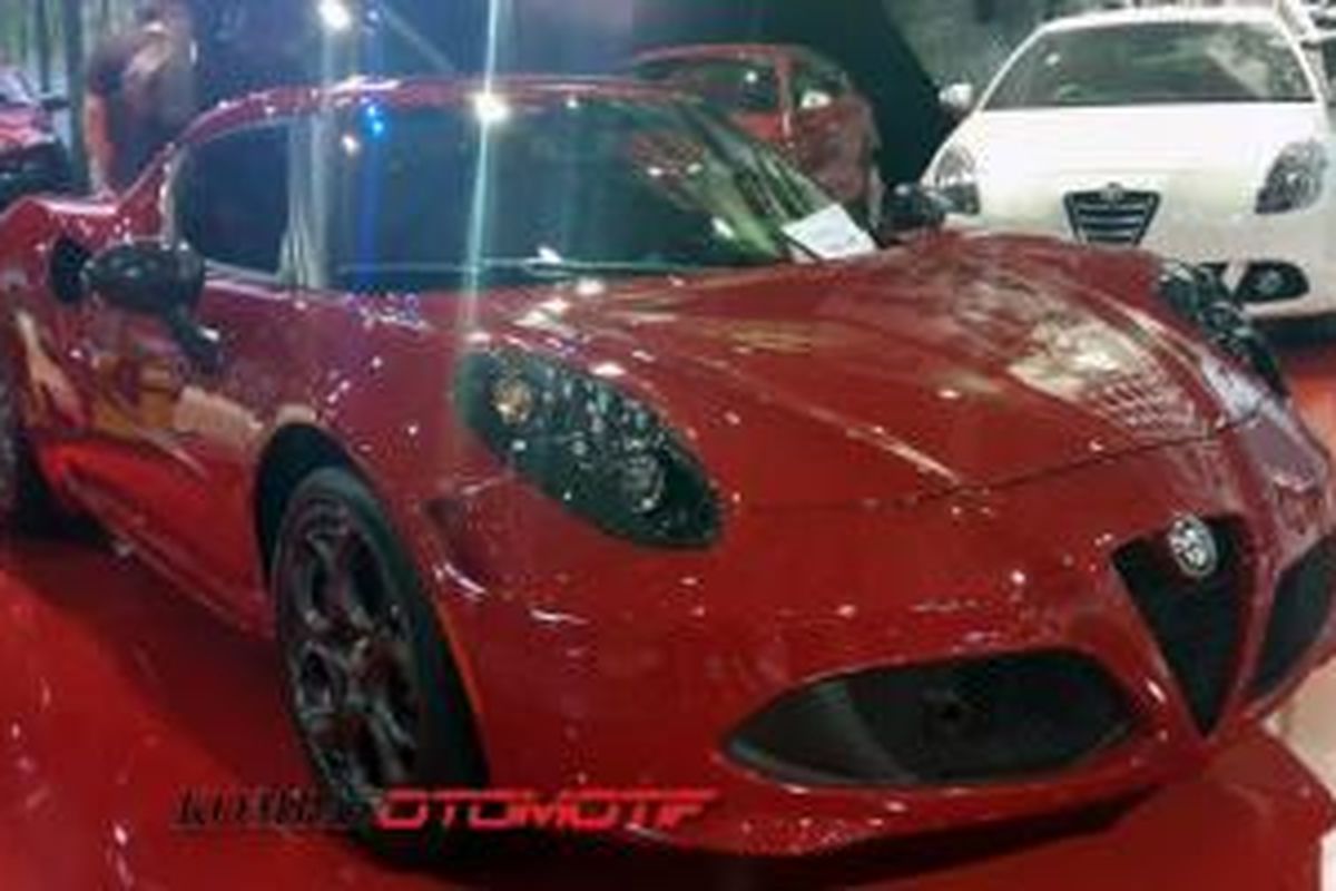 4C kupe mejeng di stan Alfa Romeo di IIMS 2014.