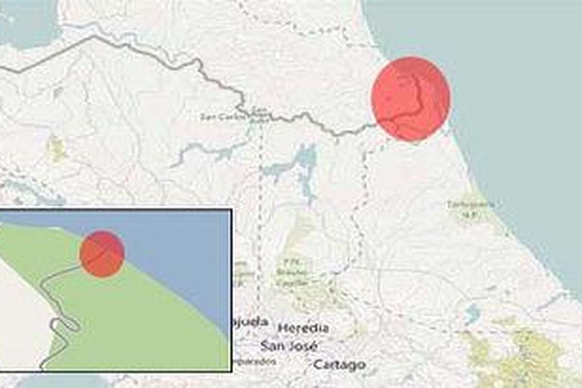 The correct border shown on Bing Maps and, inset, the incorrect version shown on Google Maps. 