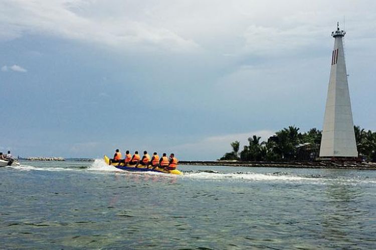 Pemandangan Pulau Beras Basah, Bontang, Kalimantan Timur, akhir Mei lalu. Wisatawan dapat menikmati hamparan padang lamun di perairan pantai, bersantai di pantai, naik banana boat, atau sejenak melakukan snorkeling. 