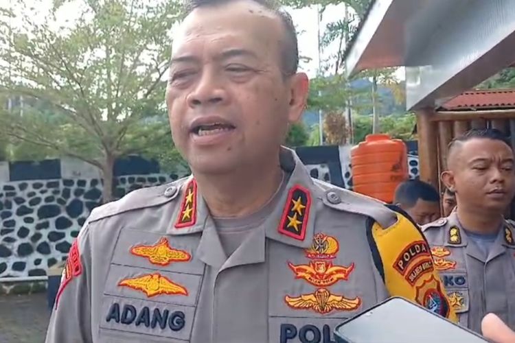 Kapolda Sulbar Irjen Pol Adang Ginanjar saat diwawancara wartawan di Mamuju, Sulawesi Barat, Selasa (7/5/2024).