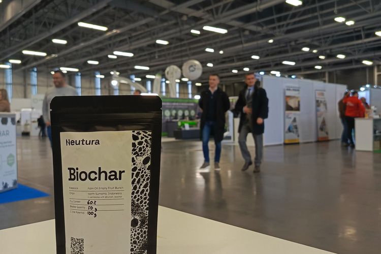 Produk Biochar dari Tandan Kosong Kelapa Sawit (TKKS) dipamerkan di Bio360 Expo, Nantes, Perancis