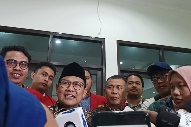 Bakal cawapres dari Koalisi Perubahan, Muhaimin Iskandar (Cak Imin) usai menghadiri acara acara Rakorda DPP IMM DKI Jakarta di kawasan Senen, Jakarta Pusat, Jumat (27/10/2023).