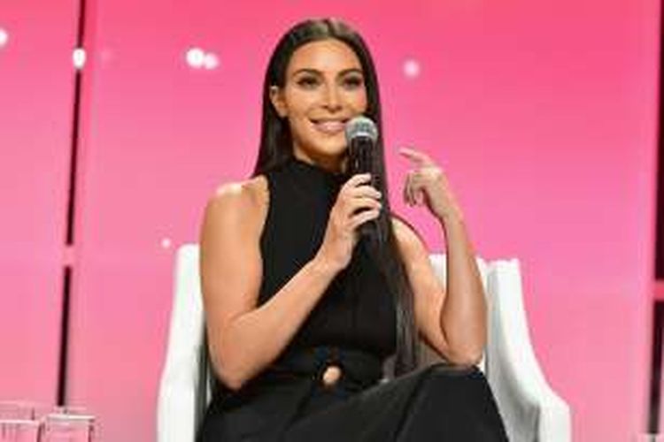 Kim Kardashian berbicara di acara The Girls' Lounge yang digelar di Pier 60, New York, pada 27 September 2016.