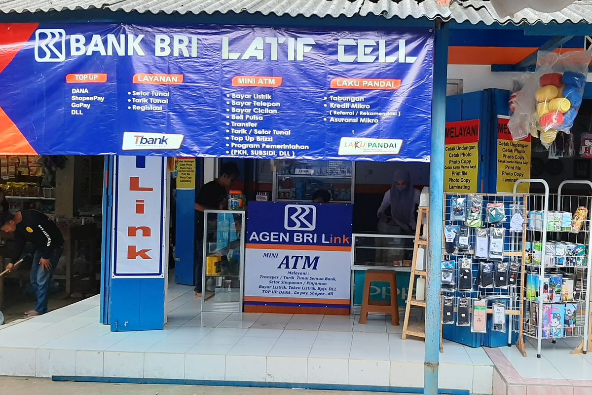 Cara tarik tunai di agen BRIlink menggunakan kartu debit maupun tanpa kartu. 