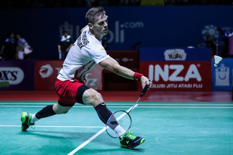 Pebulu tangkis tunggal putra Denmark, Hans-Kristian Solberg Vittinghus, saat melawan tunggal putra Indonesia, Jonatan Christie, dalam babak kedua Blibli Indonesia Open 2019 di Istora Senayan, Kompleks GBK, Jakarta, Kamis (18/7/2019). Terbaru, Vittinghus sempat berkunjung ke Bekasi untuk aksi sosial sebelum tampil di Indonesia Masters 2023.