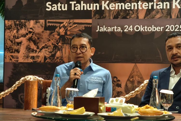 Menteri Kebudayaan (Menbud) Fadli Zon dalam acara Satu Tahun Kementerian Kebudayaan yang digelar di Kawasan Senayan, Jakarta, Jumat (24/10/2025). 