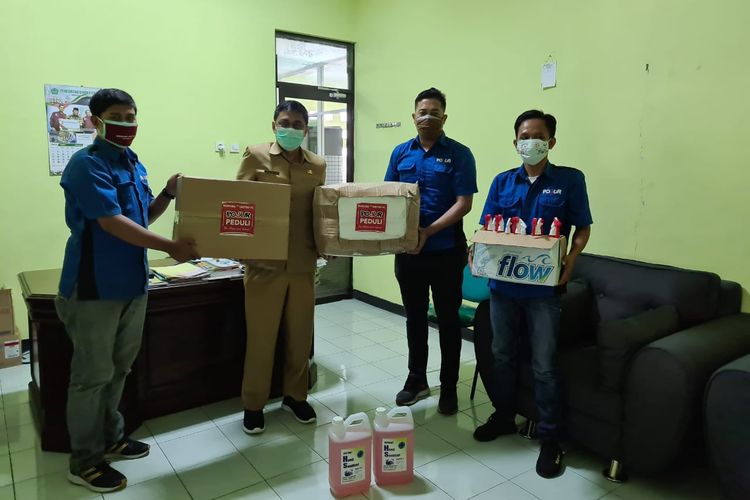 Madura United melalui Yayasan Madura Peduli Indonesia (YMPI) menyerahkan bantuan kepada RSUD Syamrabu Pamekasan.