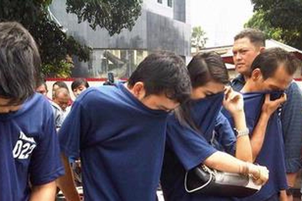 Komplotan perampok minimarket di beberapa wilayah di Jakarta. Empat pelaku yakni Pasha, Lili, Tato, dan Rio dibekuk Polres Metro Jakarta Pusat pada tanggal 16-17 Januari 2011, sementara satu orang lagi yakni I masih buron.