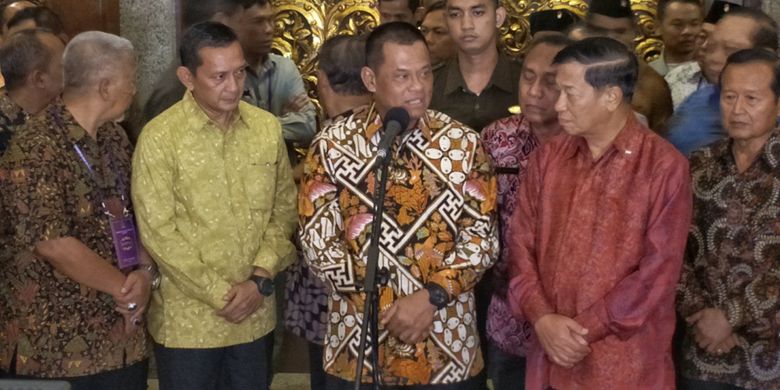 Panglima TNI Jenderal Gatot Nurmantyo saat memberikan keterangan pers usai menghadiri acara Malam Akrab Musyawarah Nasional Persatuan Purnawirawan ABRI (Pepabri) di Hotel Kartika Chandra, Jakarta Selatan, Rabu (22/11/2017) malam. 
