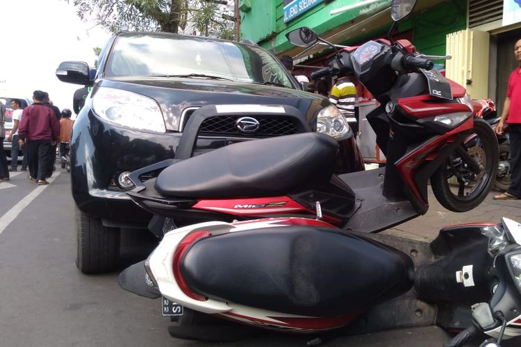 Kecelakaan beruntun terjadi di Jalan Jenderal Soedirman Purwokerto, Jawa Tengah, Selasa (25/6/2019).