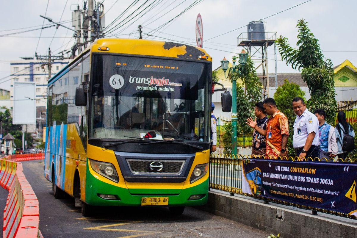 Layanan bus Trans Jogja.