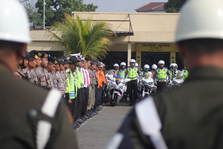 Seribuan personel gabungan disiagakan untuk mengamankan malam tahun baru 2020 di wilayah Kabupaten Cianjur, Jawa Barat, terutama di kawasan Puncak yang akan menjadi pusat keramaian pada malam pergantian tahun tersebut.