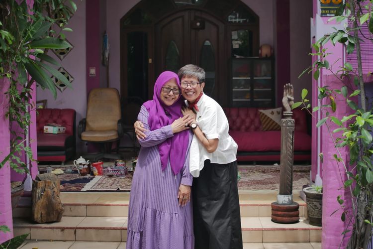 Terpisah 66 Tahun, Penulis Reda Gaudiamo Bertemu Sosok Nyata Sahabatnya di Film Na Willa