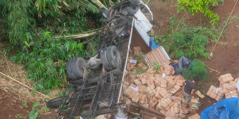 Truck Carrying 2024 Election Ballot Papers Enters Ravine in Semarang: What Happened?