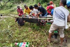 Kisah Bidan Ernesti Bantu Ibu Melahirkan di Jalan, Sempat Ditandu Lewati Jalan Rusak