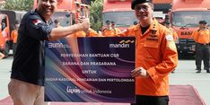 Perkuat Penanggulangan Bencana, Bank Mandiri Serahkan Bantuan SAR Rp 452 Juta dan Bentuk Tim ER