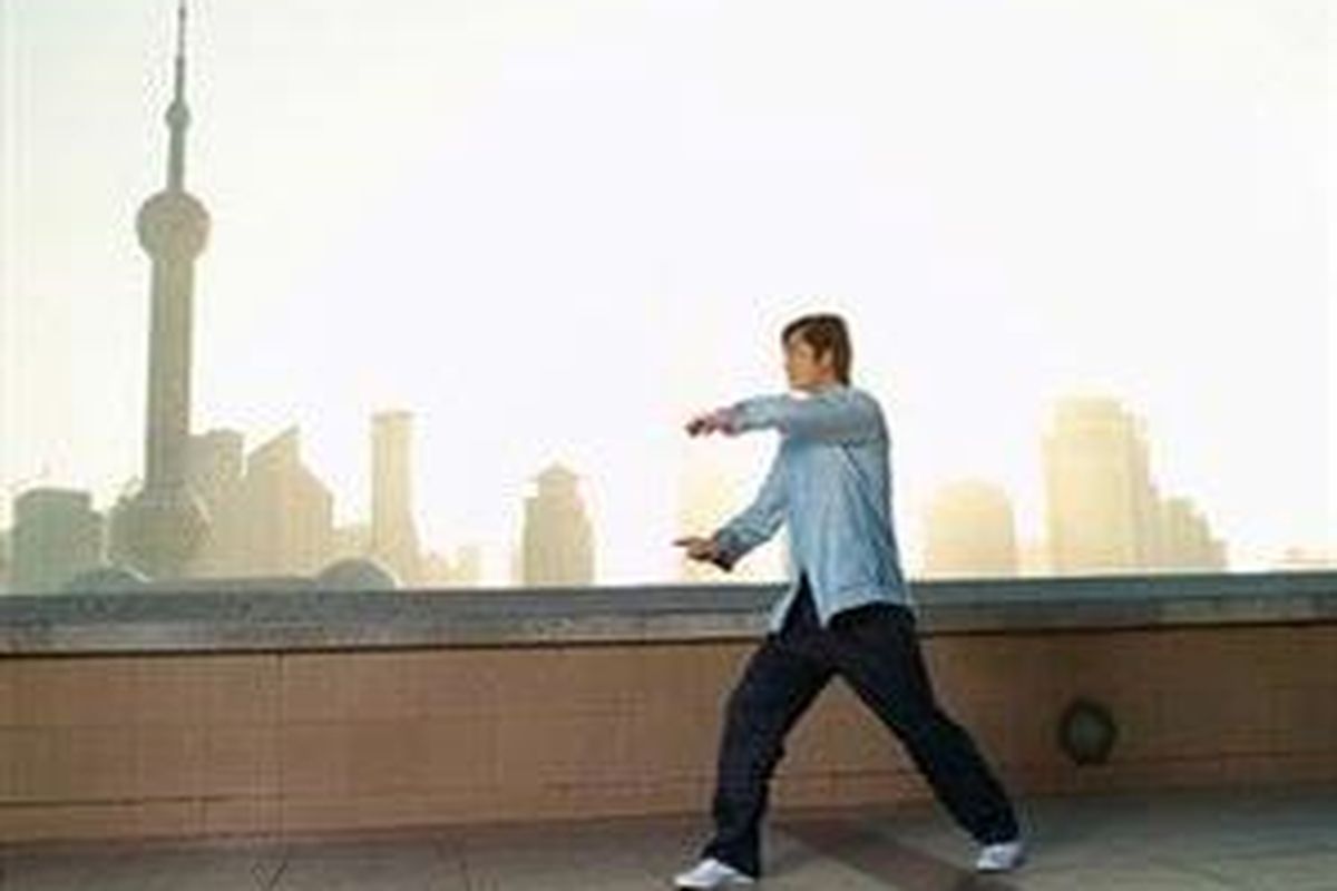 Senam Tai Chi secara teratur menyehatkan tubuh Anda