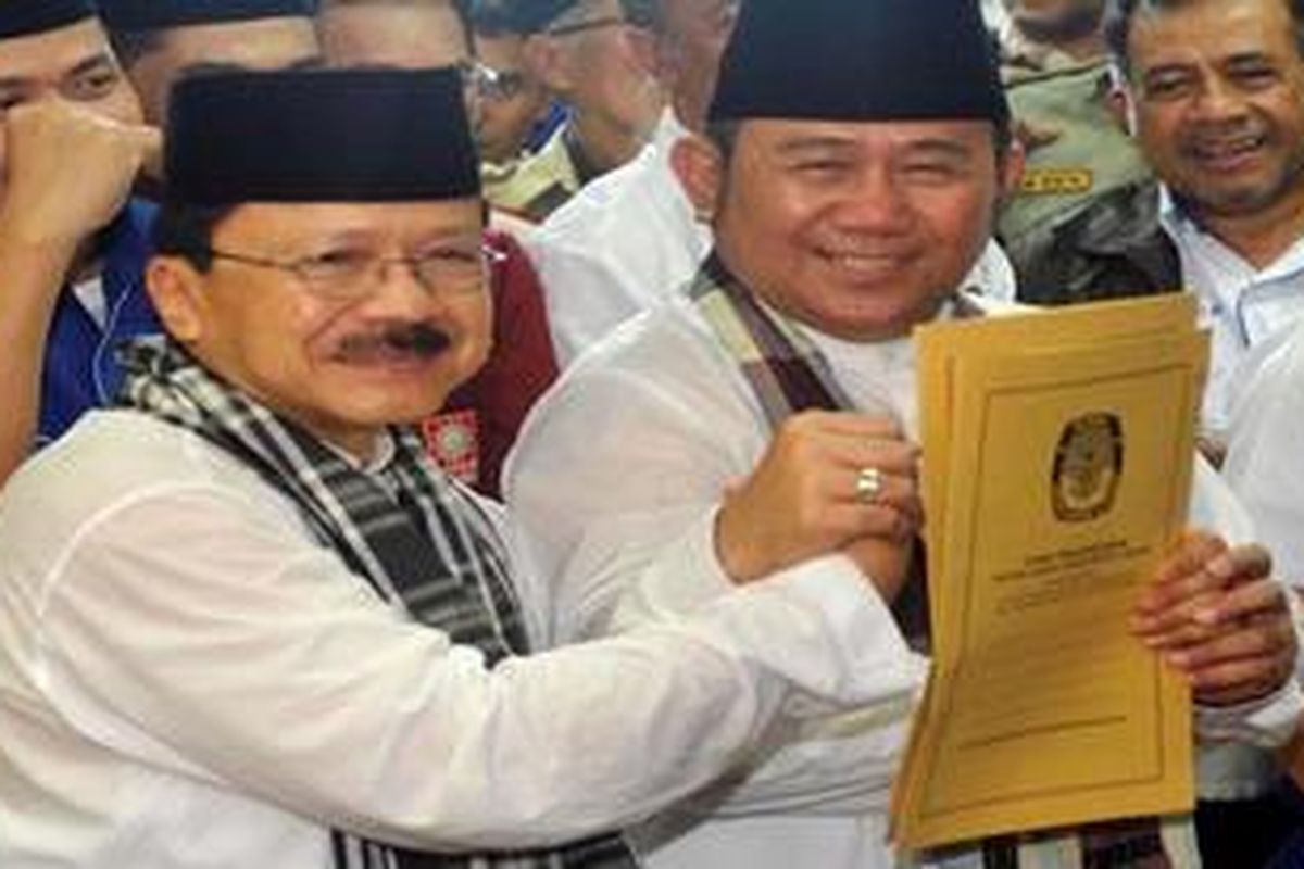 Fauzi Bowo-Nahrowi Mendaftar  Pasangan calon Gubernu-Wakil Gubernur DKI Jakarta fauzi Bowo-Nahrowi mendaftarkan diri ke Kantor KPU Jakarta, Senin (29/3/2012).