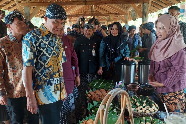 Gubernur Jawa Tengah Ganjar Pranowo di Desa Wisata Lerep Kabupaten Semarang
