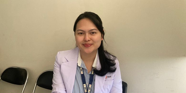 Dokter spesialis bedah plastik rekonstruksi dan estetik dr. Ruth Lumbuun dari Rumah Sakit Universitas Indonesia (RSUI), Kota Depok, Jawa Barat. 