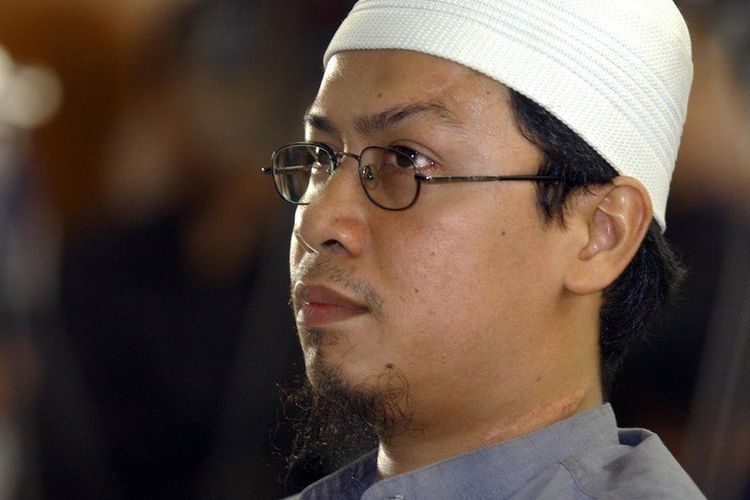 Rois di persidangan di Pengadilan Jakarta Selatan pada 2005. 