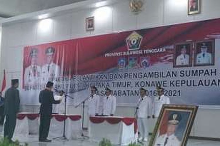 Gubernur Sultra, Nur Alam saat melantik 3 pasangan bupati di aula Bahteramas Kendari