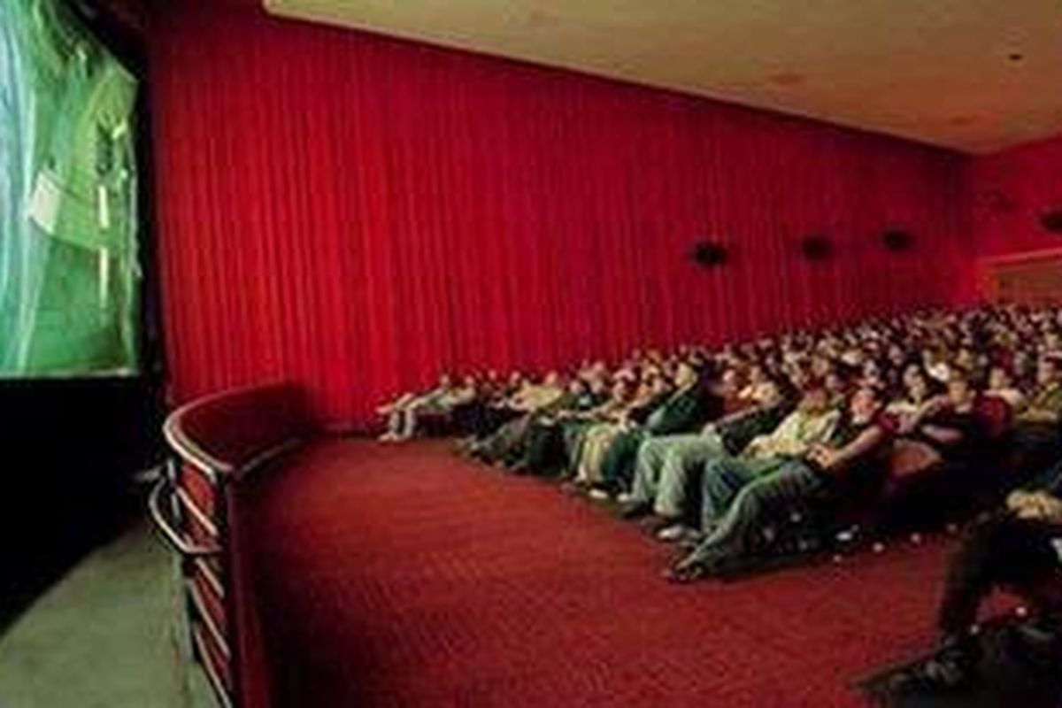 Ilustrasi: pekerja seks terselubung (PST) bisa ditemui di tempat-tempat ramai, hiburan, dan mal-mal, termasuk di bioskop.