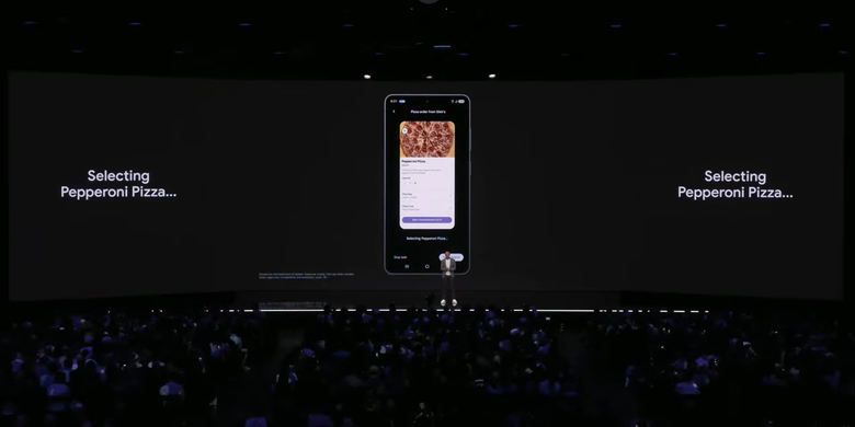 President Android and Ecosystem Sameer Samat mendemonstrasikan kemampuan agentic AI di acara Galaxy Unpacked.