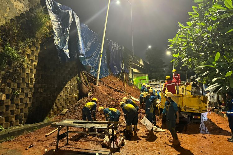 Longsor di Tol JORR W2S, Jasa Marga Tutup Lajur Satu dan Bahu Luar