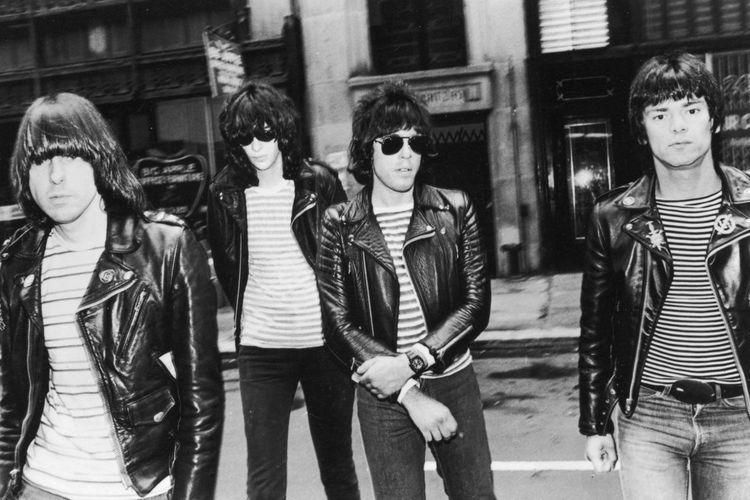 The Ramones dengan jaket kulit motor