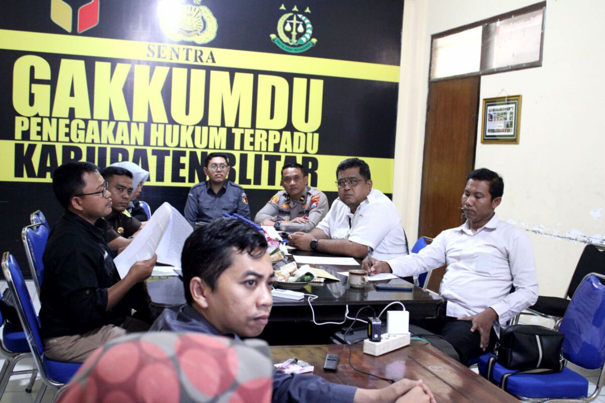 Rapat sentra Gakkumdu Bawaslu Kabupaten Blitar, Senin (11/11/2024)