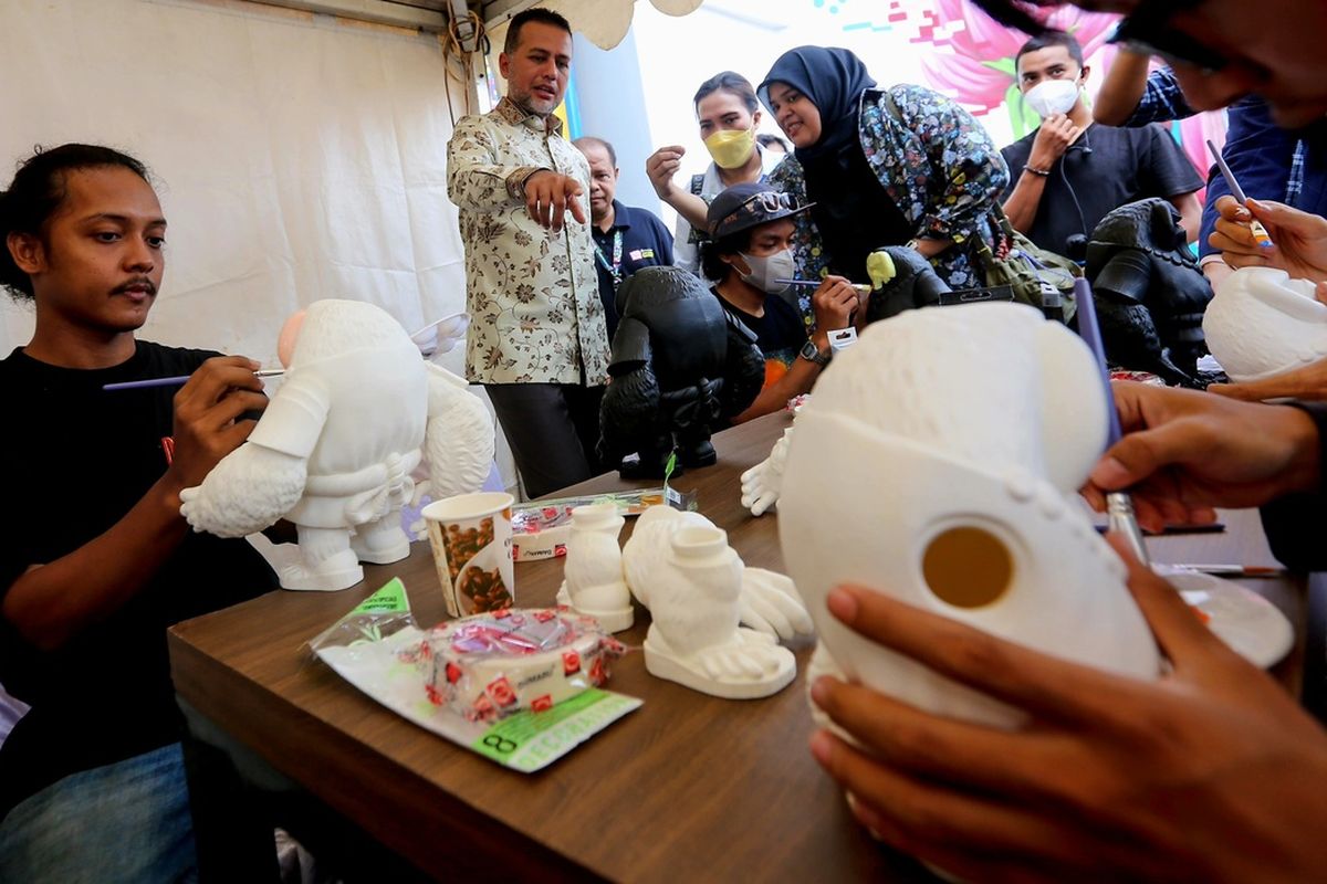 Wakil Gubernur Sumut Musa Rajekshah saat mengunjungi Pekan Mozaik di Gramedia Gajah Mada Medan, Minggu (26/6/2022)