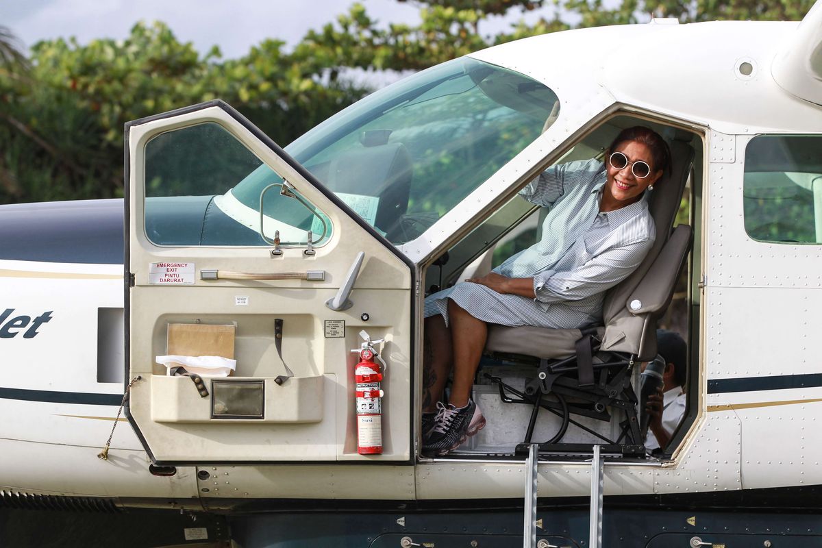 Mantan Menteri Kelautan dan Perikanan RI, Susi Pudjiastuti berpose saat ditemui di Pangandaran, Tasikmalaya, Jawa Barat, Sabtu (9/1/2021).