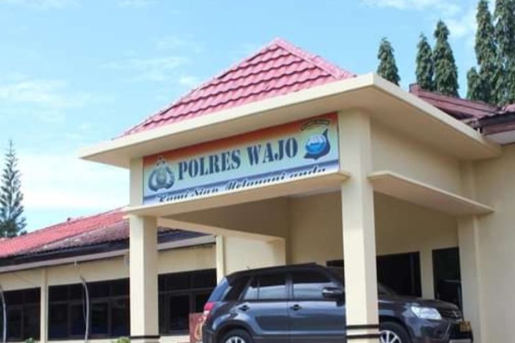 Seorang pria di Kabupaten Wajo, Sulawesi Selatan diringkus polisi lantaran mencabuli anak kandungnya. Selasa, (13/2/2024).