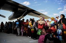 TNI Bantu Berangkatkan Keluarga Korban Gempa ke Palu dengan Hercules