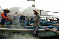 Tuntut Kompensasi, Puluhan Nelayan Nekat Masuk Kapal Produksi Timah