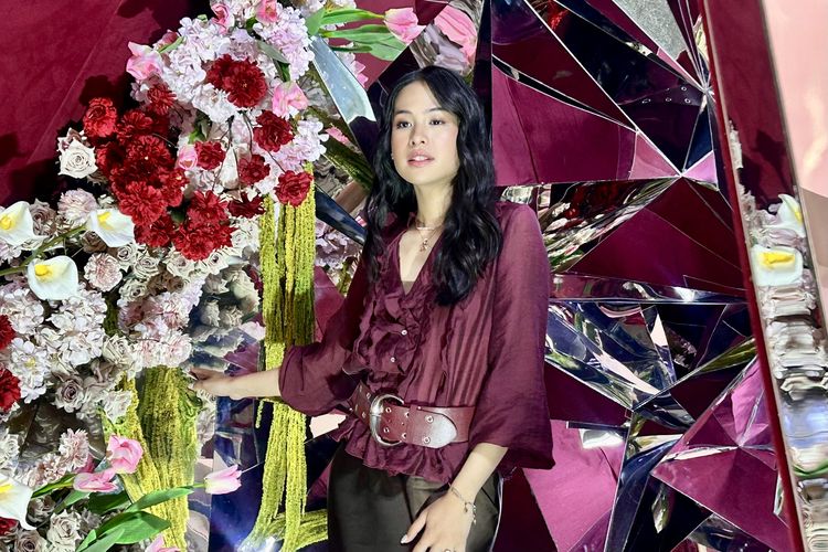 Maudy Ayunda Ungkap Makna Alphabet Charm di Perhiasannya