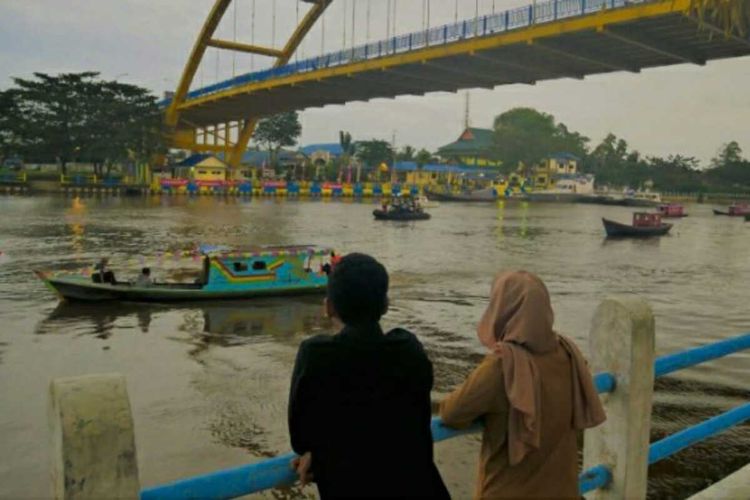 Tradisi Petang Megang di Sungai Siak menjelang Ramadhan di Pekanbaru. 