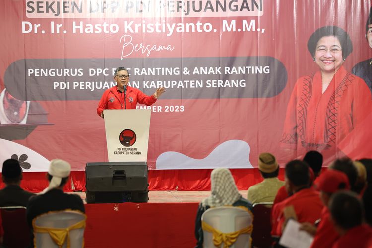 Sekjen PDI-P Hasto Kristiyanto saat konsolidasi dan safari politik di Banten, Minggu (10/12/2023).