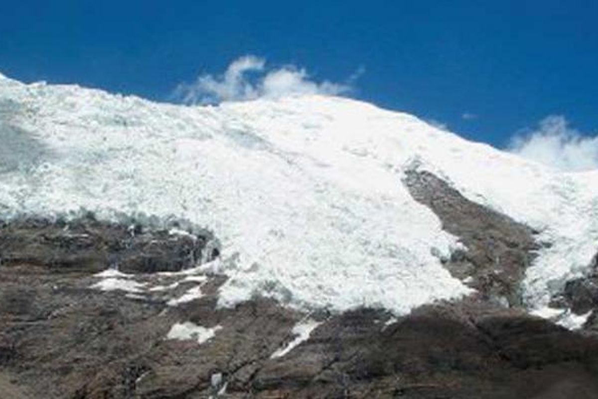 Karena letaknya di dataran tinggi, nyaris hampir semua bukit di Tibet diselimuti salju pada musim dingin.