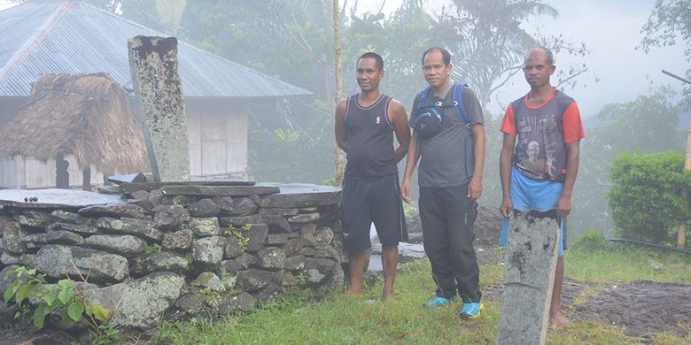 Kampung adat Wulu Nua Puu, Desa Wuliwala, Kecamatan Mauponggo, Kabupaten Nagekeo, Flores, NTT, Rabu (27/2/2019) sedang berkabut tebal.  