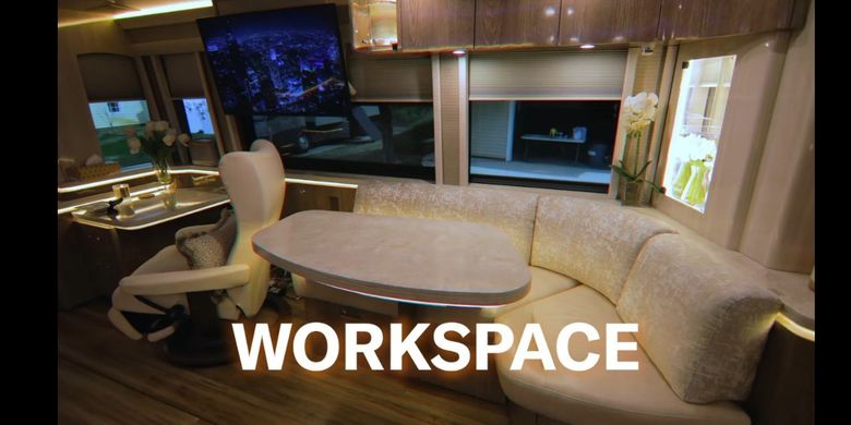 Interior workspace bus mewah milik Justin Bieber.