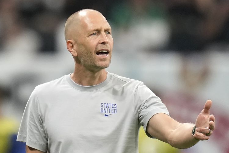 Pelatih timnas Amerika Serikat, Gregg Berhalter, dalam pertandingan AS vs Inggris di laga kedua Grup B Piala Dunia Qatar di Stadion Al Bayt, Jumat (25/11/2022).