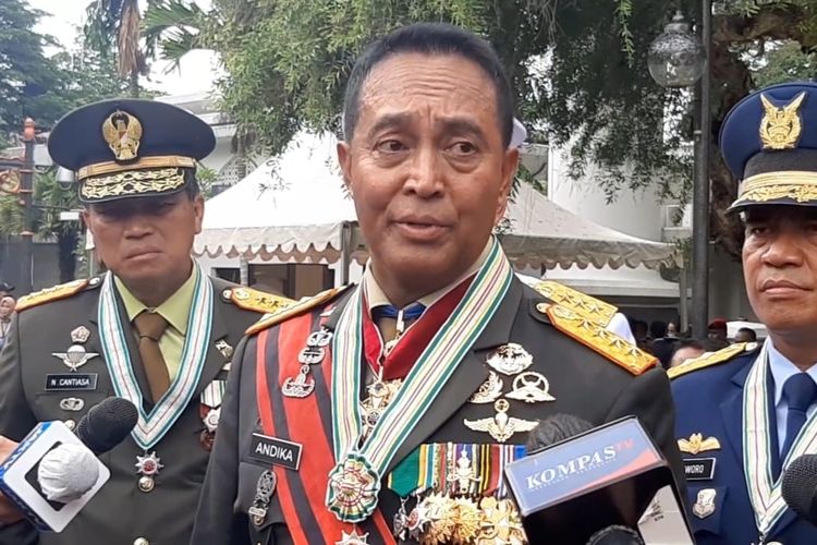 Panglima TNI Jenderal Andika Perkasa memberikan keterangan kepada pers seusai upacara peringatan HUT ke-77 TNI di Istana Merdeka, Jakarta, Rabu (5/10/2022).