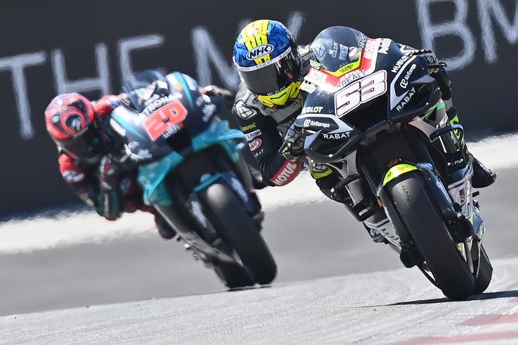 Fabio Quartararo saat berlaga di MotoGP Styria. (Photo by JOE KLAMAR / AFP)