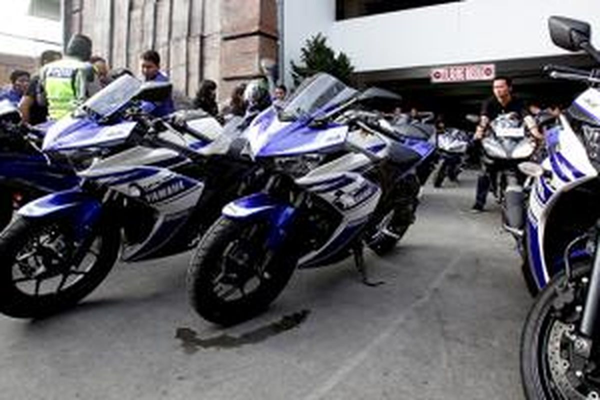 Yamaha R25 diarak keliling Bandung.