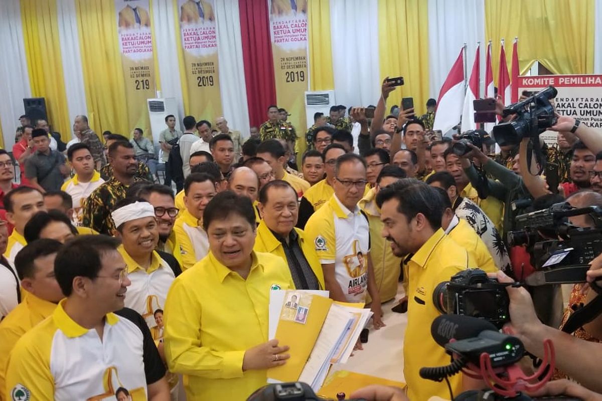 Ketua Umum Partai Golkar Airlangga Hartarto resmi mendaftarkan diri sebagai kandidat Ketua Umum Golkar periode 2019-2024, Senin (2/12/2019).