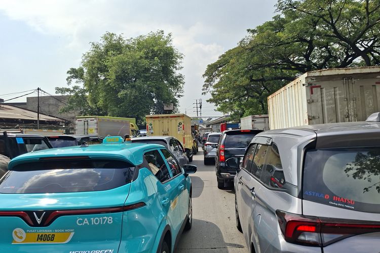 Jalan Daan Mogot Jakbar Macet 5 Km Imbas Kebakaran Gudang Plastik